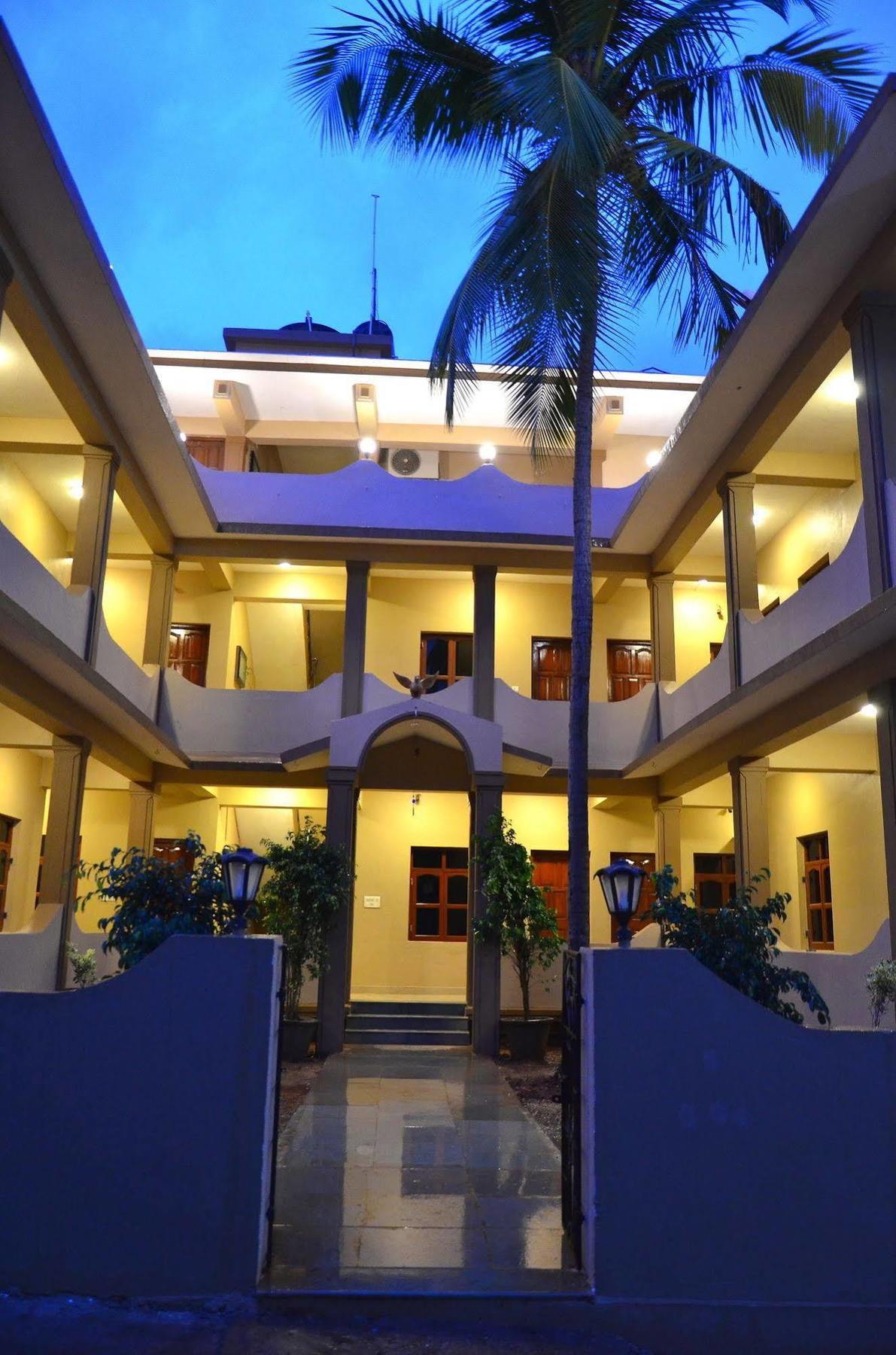 Garima Of Mandrem Hotel Exterior photo